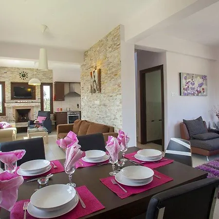 “at Last Your Luxury In - Greco's Grove” Villa *